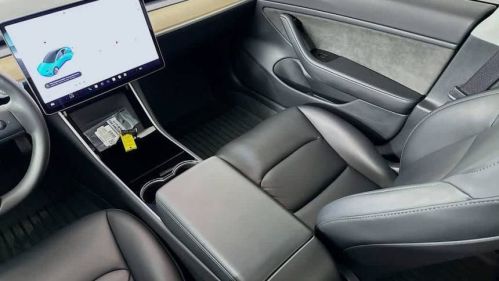 2020 Tesla Model 3 - Images - 11