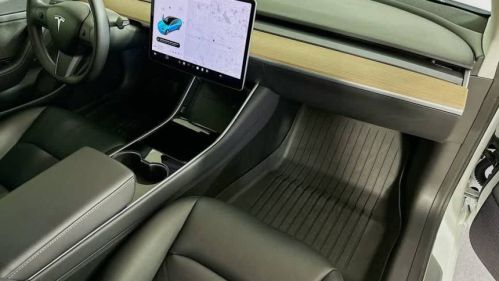2020 Tesla Model 3 - Images - 31