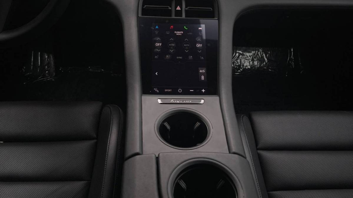 2022 Porsche Taycan - Images - 11