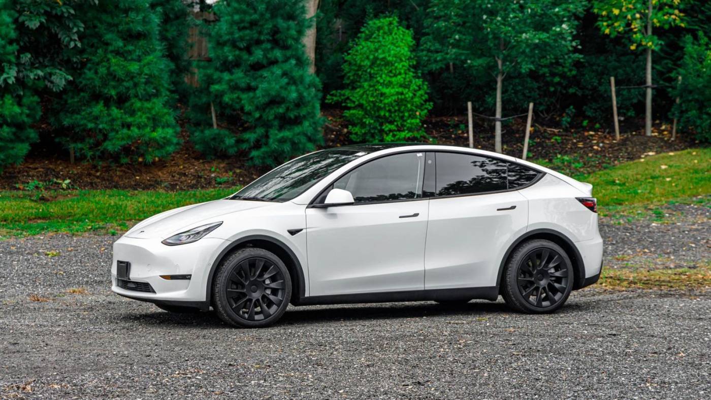 2020 Tesla Model Y 5YJYGDEE0LF011063