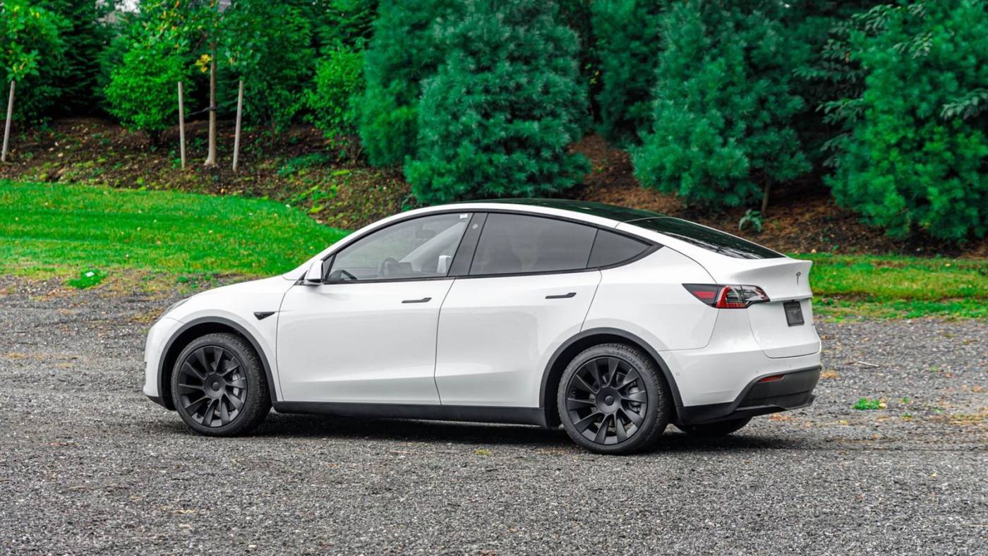2020 Tesla Model Y 5YJYGDEE0LF011063
