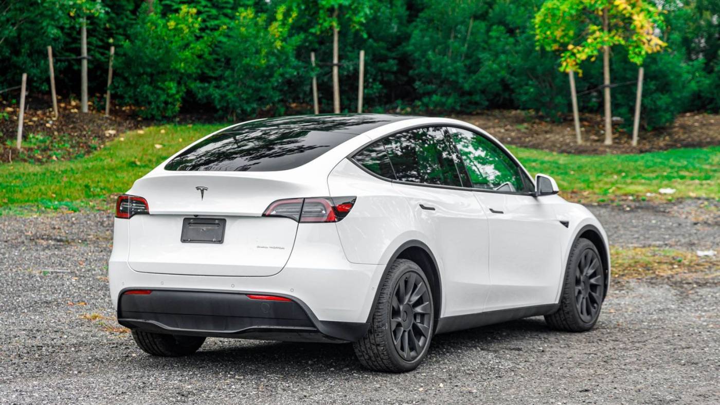 2020 Tesla Model Y 5YJYGDEE0LF011063