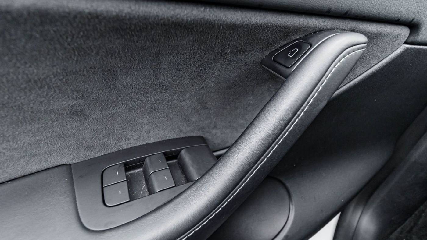 2020 Tesla Model Y 5YJYGDEE0LF011063