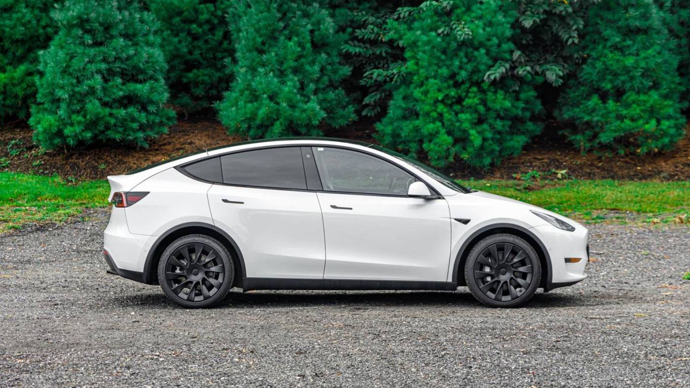 2020 Tesla Model Y 5YJYGDEE0LF011063