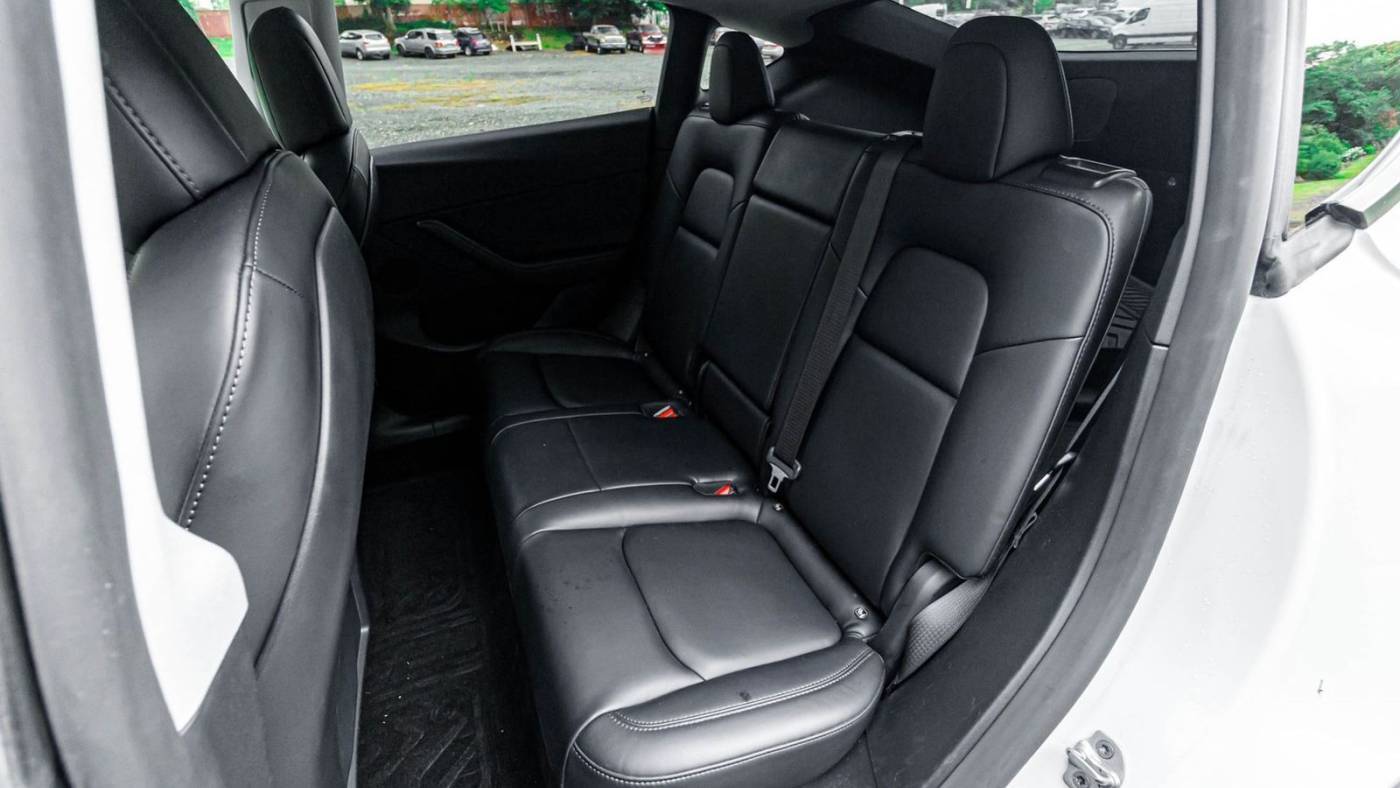 2020 Tesla Model Y 5YJYGDEE0LF011063