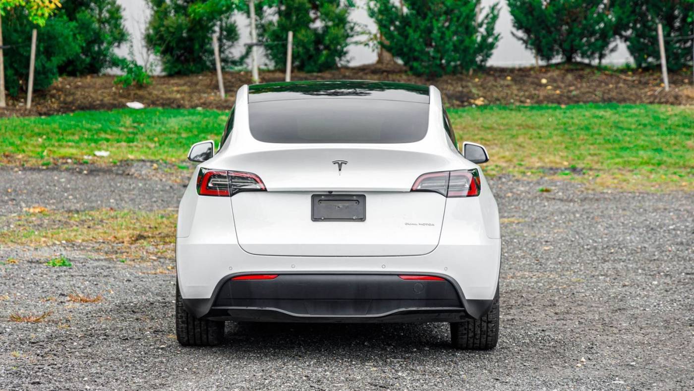 2020 Tesla Model Y 5YJYGDEE0LF011063
