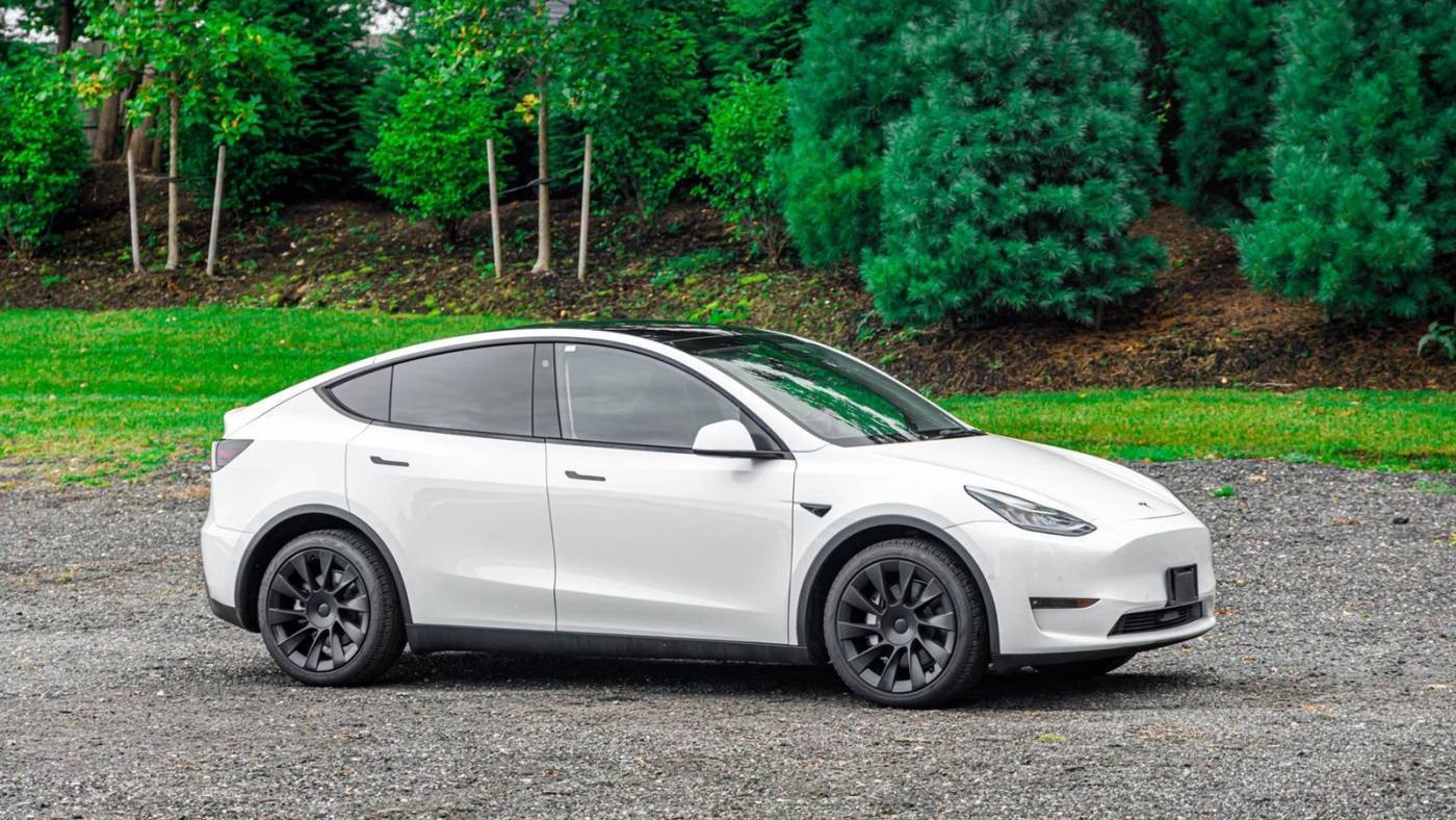 2020 Tesla Model Y 5YJYGDEE0LF011063