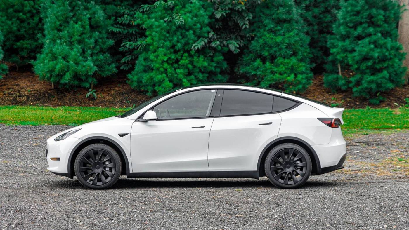 2020 Tesla Model Y 5YJYGDEE0LF011063