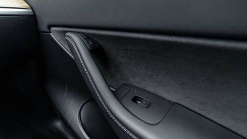 2020 Tesla Model Y 5YJYGDEE0LF011063