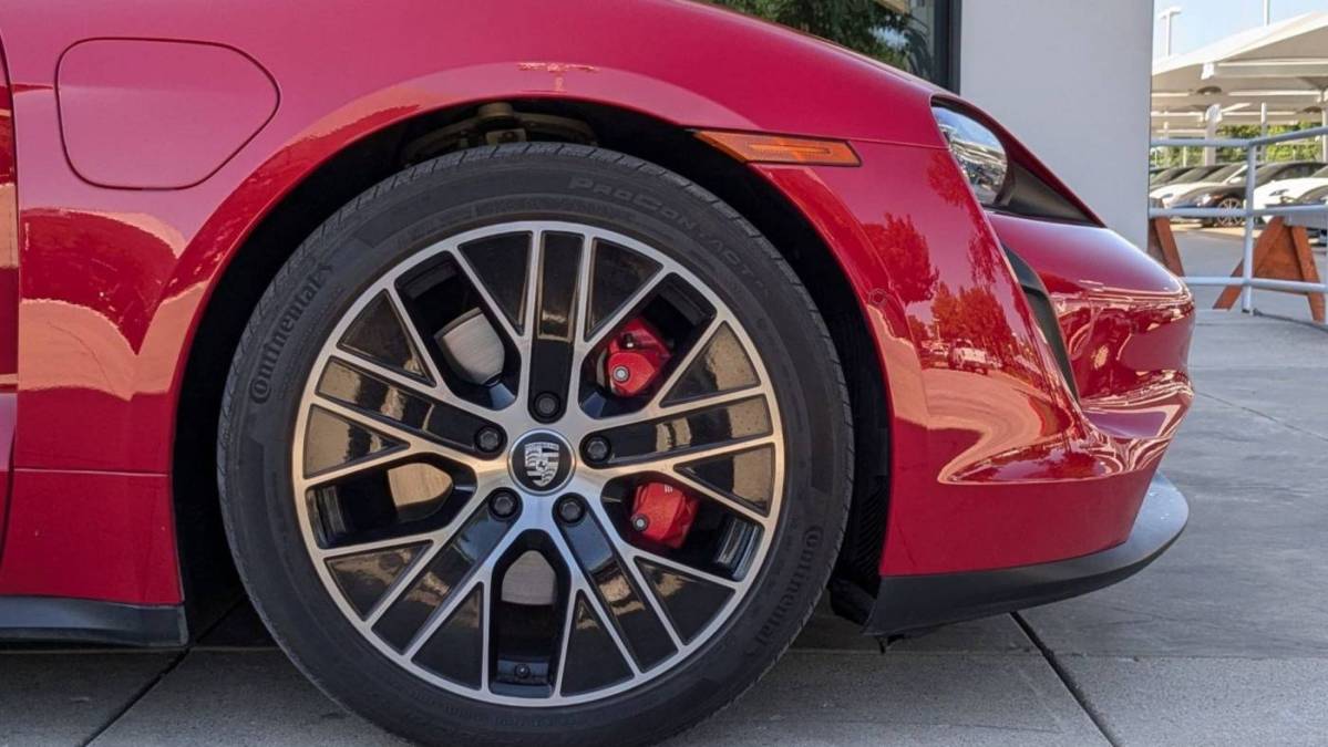 2020 Porsche Taycan - Images - 11