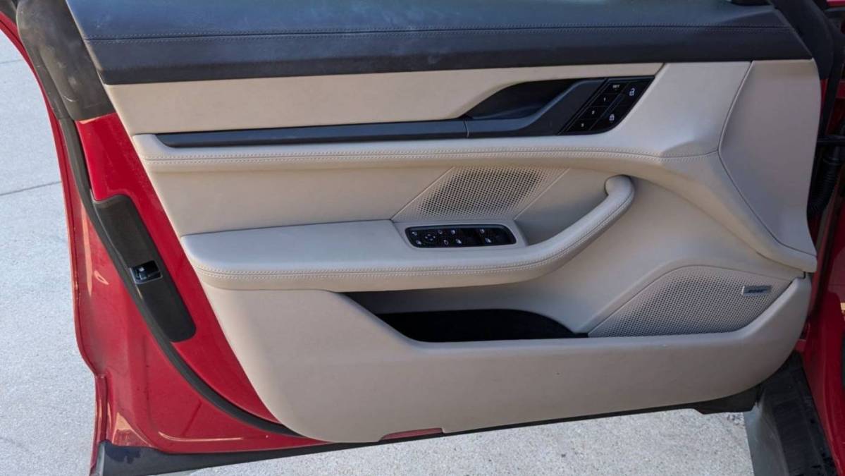 2020 Porsche Taycan - Images - 13