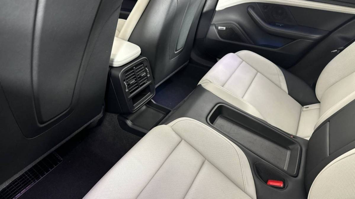 2021 Porsche Taycan - Images - 11