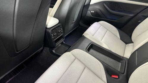2021 Porsche Taycan - Images - 11