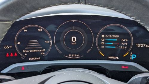 2020 Porsche Taycan - Images - 16