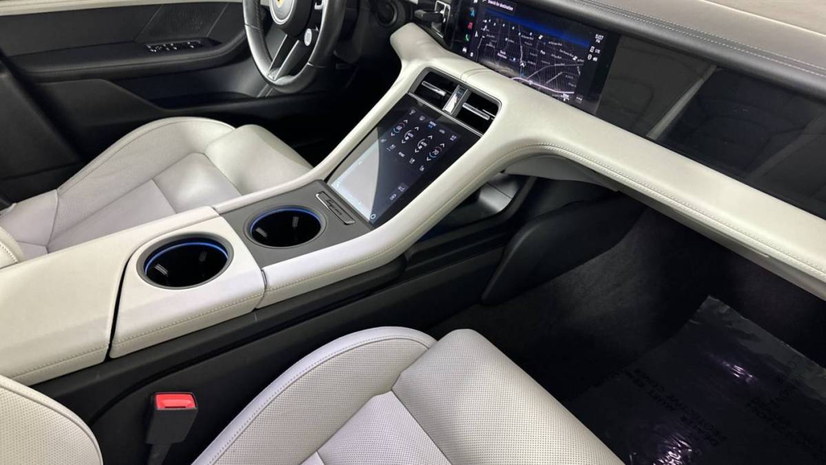 2021 Porsche Taycan - Images - 14
