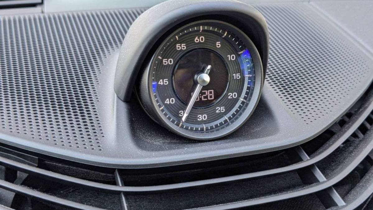 2020 Porsche Taycan - Images - 21