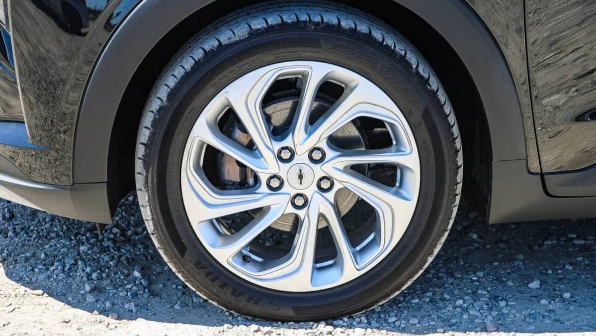 2023 Chevrolet Bolt - Images - 9