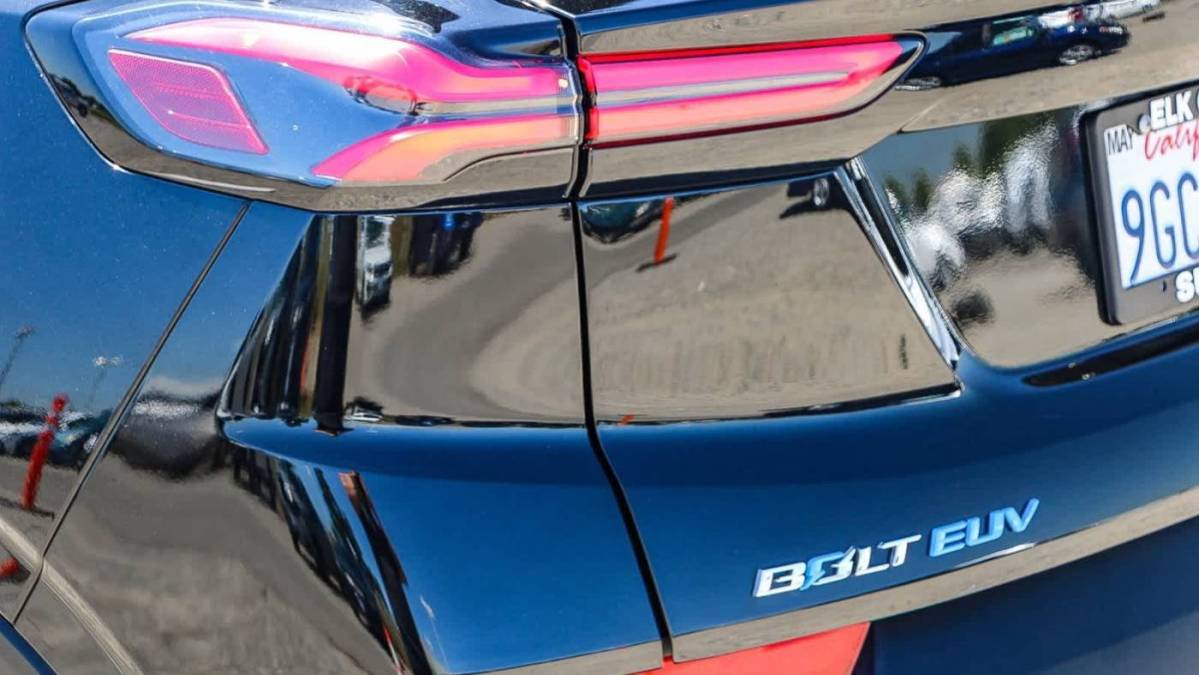 2023 Chevrolet Bolt - Images - 11