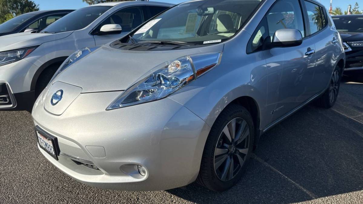 2015 Nissan LEAF - Images - 1