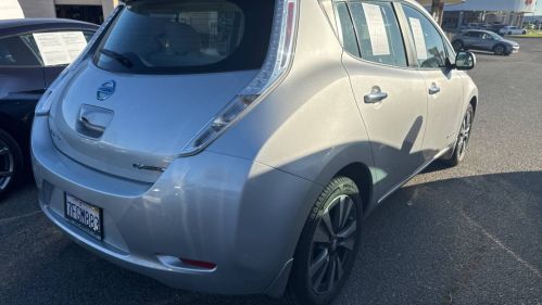 2015 Nissan LEAF - Images - 4