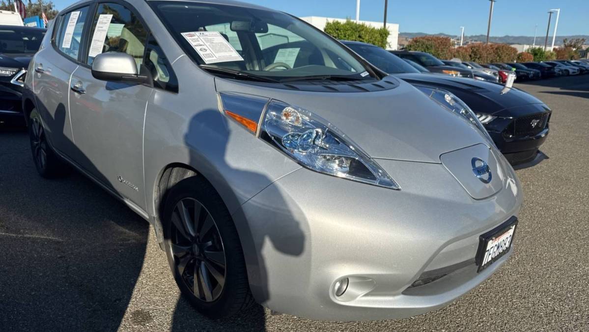 2015 Nissan LEAF - Images - 5