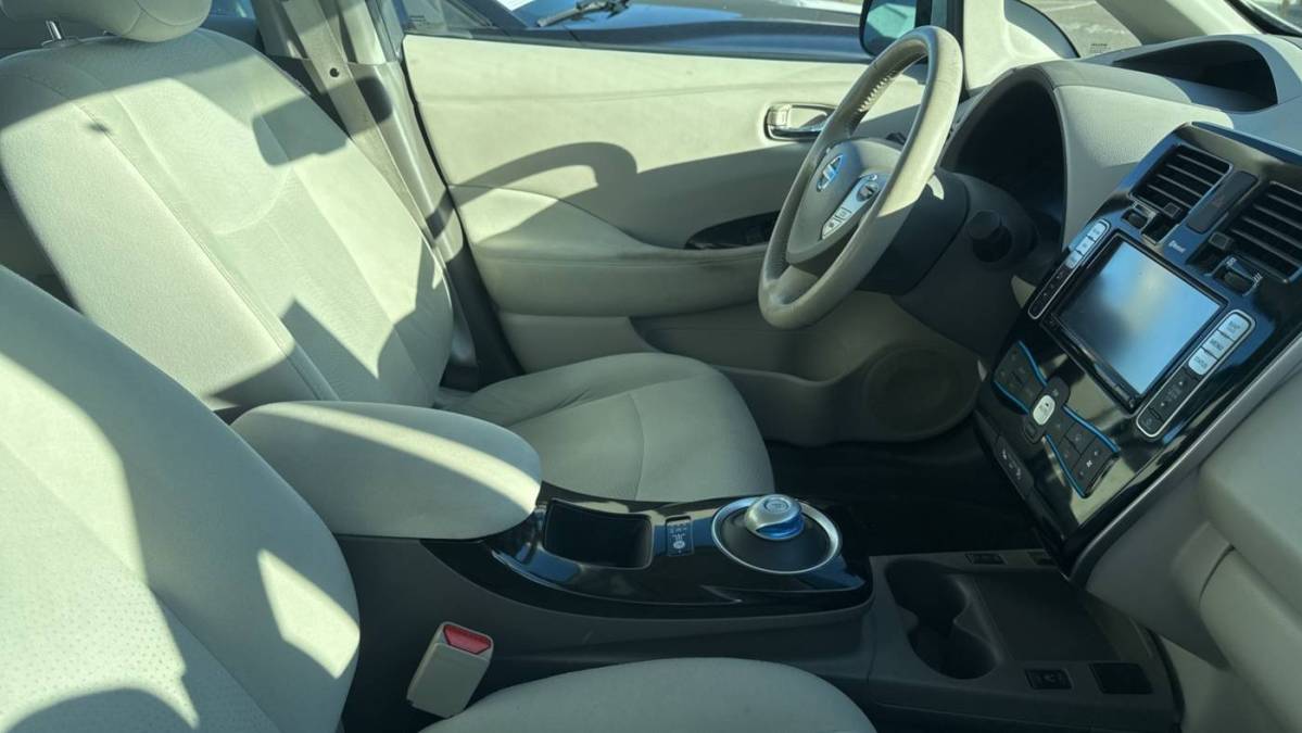 2015 Nissan LEAF - Images - 7