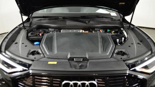 2022 Audi e-tron - Images - 10