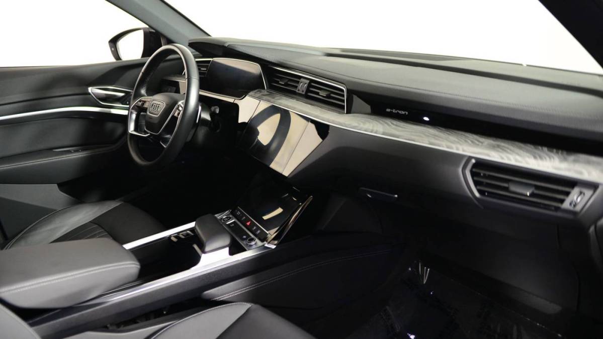 2022 Audi e-tron - Images - 15