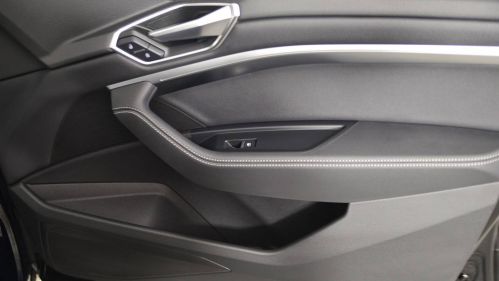 2022 Audi e-tron - Images - 16