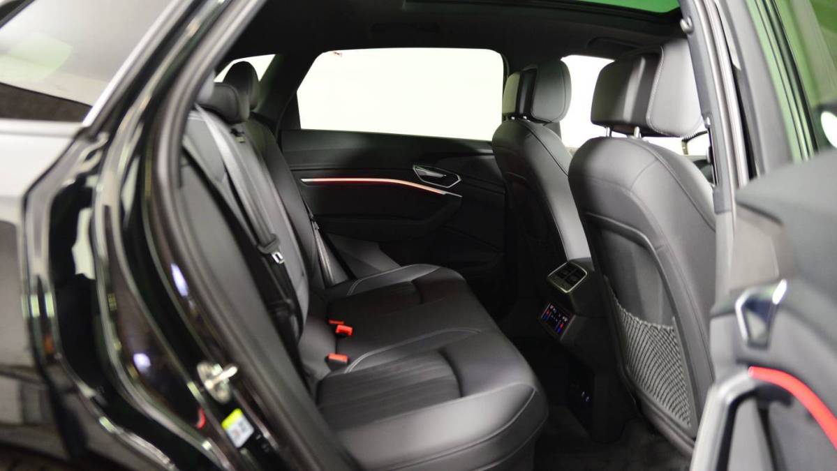 2022 Audi e-tron - Images - 17