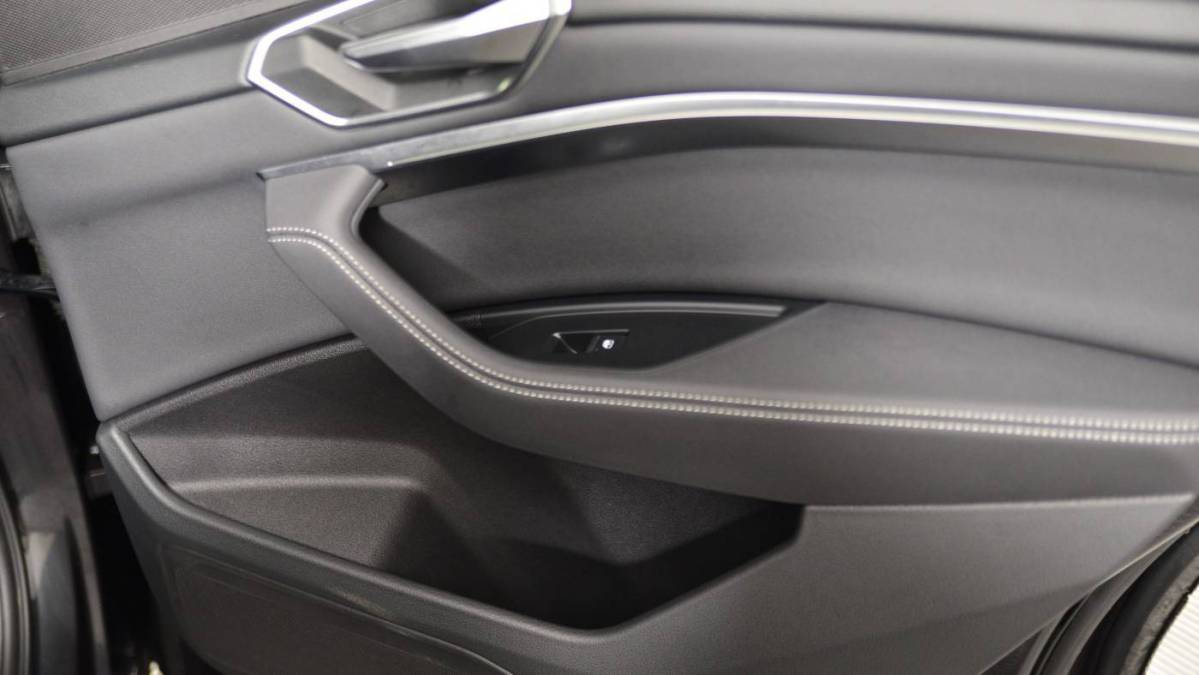 2021 Audi e-tron - Images - 19