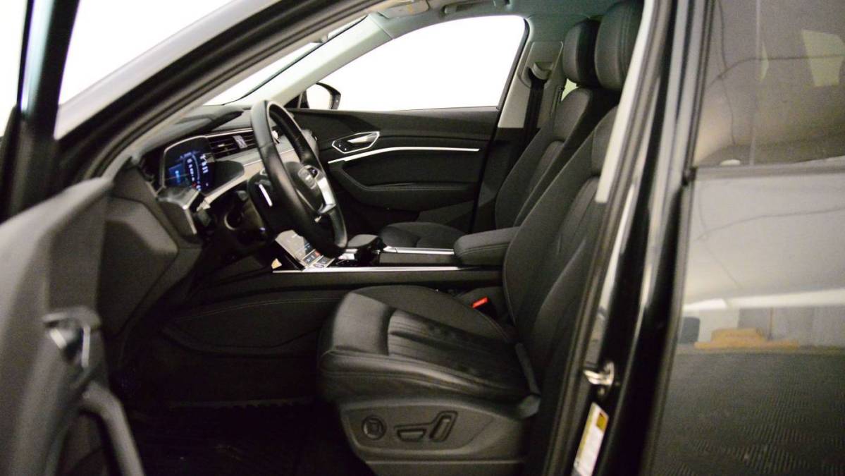 2021 Audi e-tron - Images - 25
