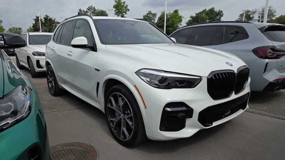 2022 BMW X5 - Images - 1