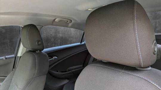 2017 Chevrolet VOLT - Images - 4