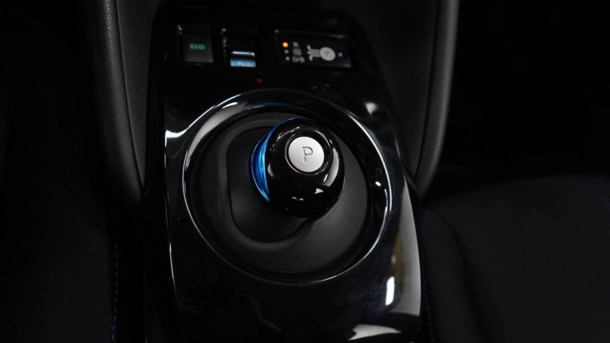 2020 Nissan LEAF - Images - 24