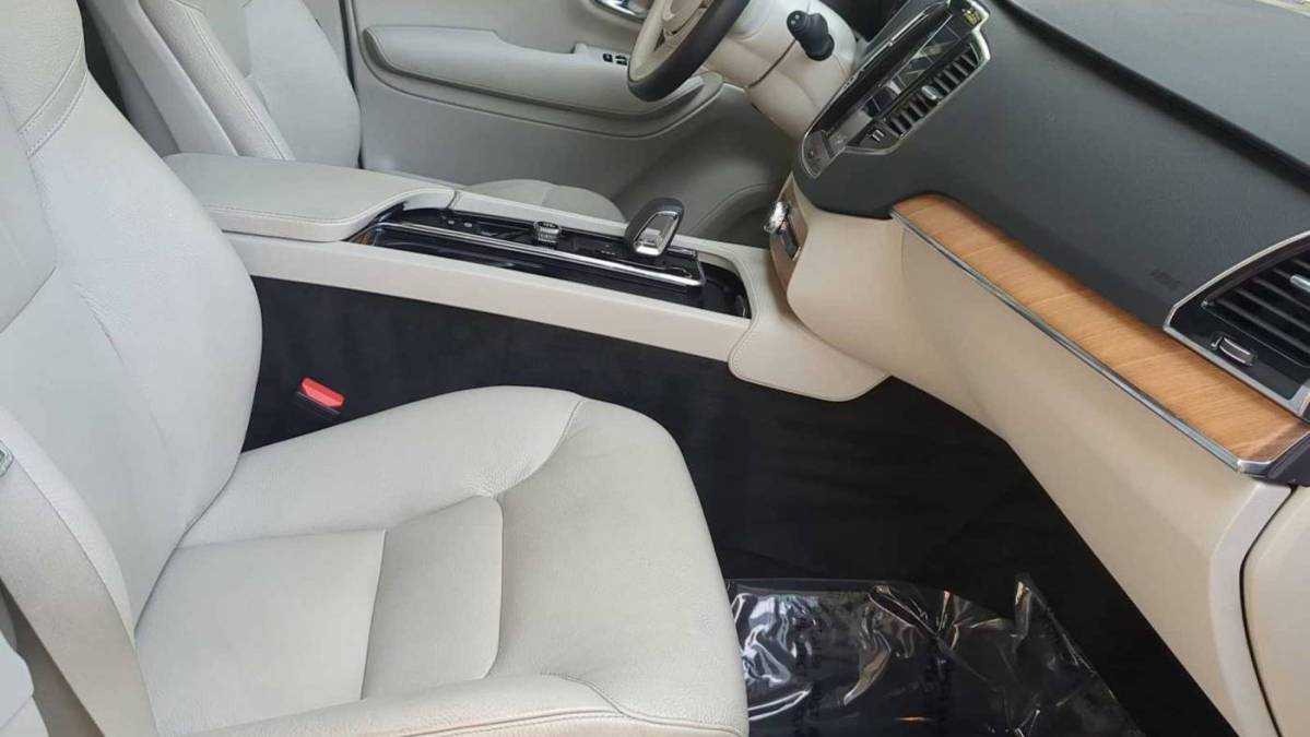 2022 Volvo XC90 - Images - 23