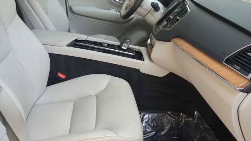 2022 Volvo XC90 - Images - 23