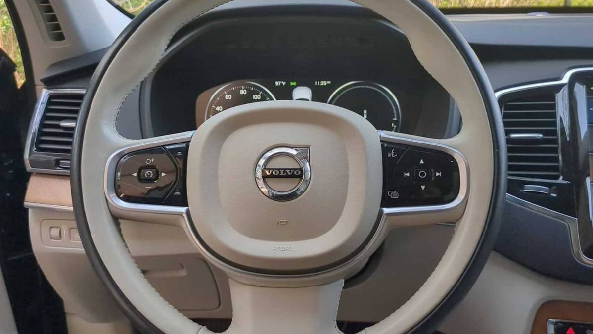 2022 Volvo XC90 - Images - 24