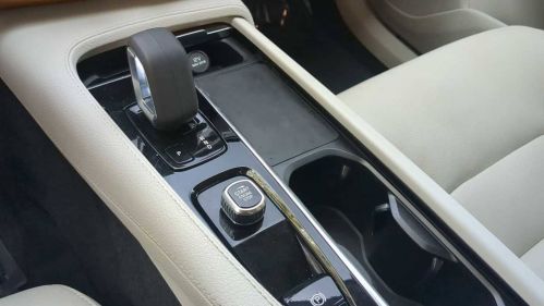 2022 Volvo XC90 - Images - 32