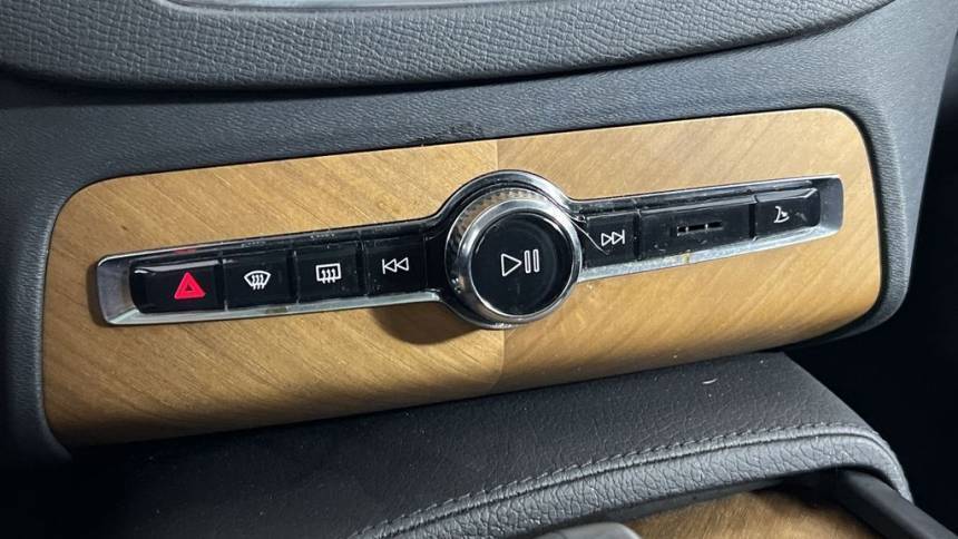 2022 Volvo XC90 - Images - 17