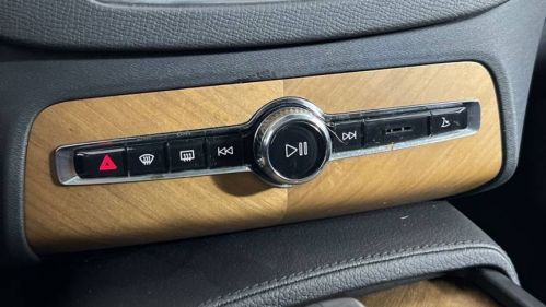 2022 Volvo XC90 - Images - 17