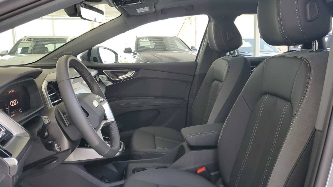 2025 Audi Q4 e-tron WA1LUBFZ8SP045081