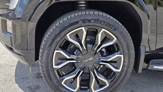 2025 GMC Sierra EV - Images - 5