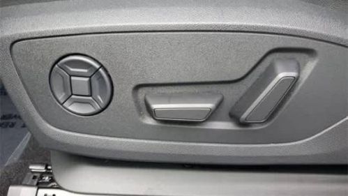 2025 Audi Q4 e-tron - Images - 13