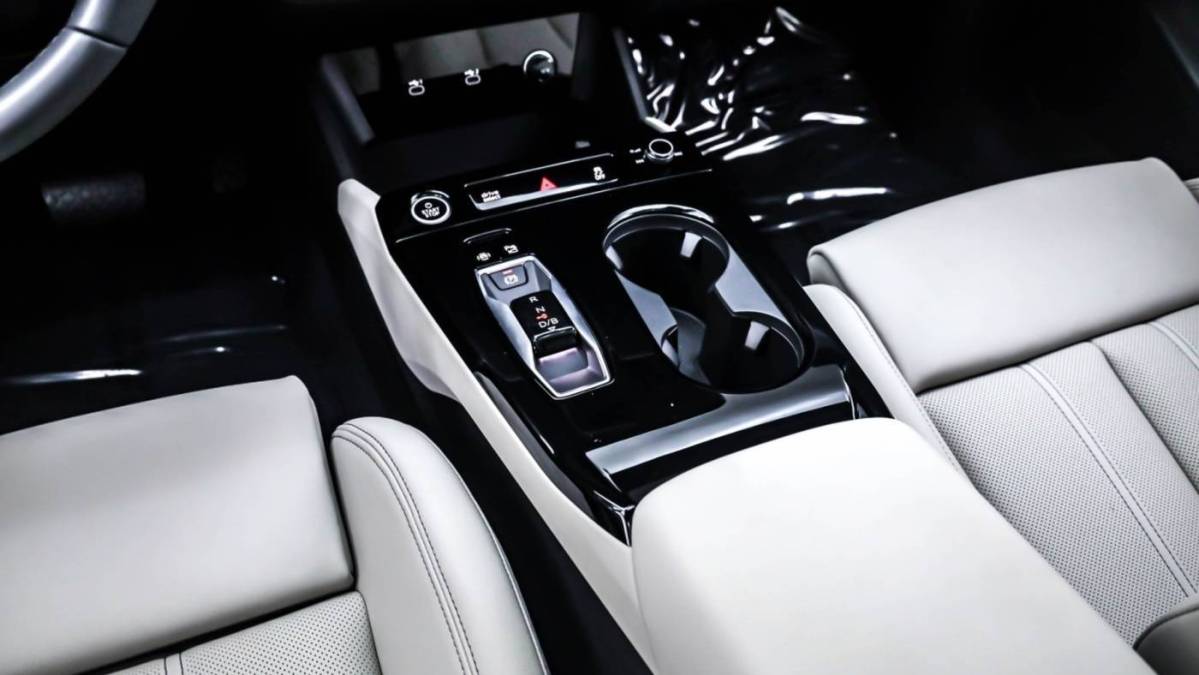 2025 Audi Q6 e-tron - Images - 6