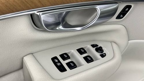 2022 Volvo XC90 - Images - 15