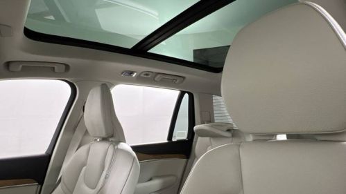 2022 Volvo XC90 - Images - 16