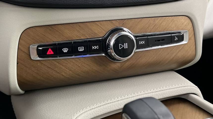 2022 Volvo XC90 - Images - 17