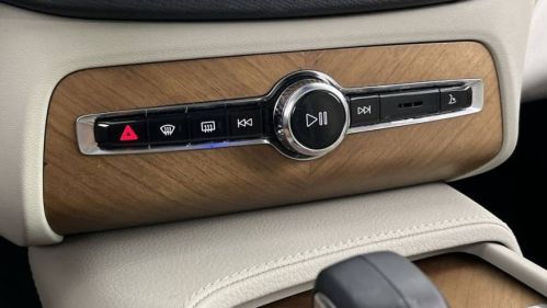 2022 Volvo XC90 - Images - 17