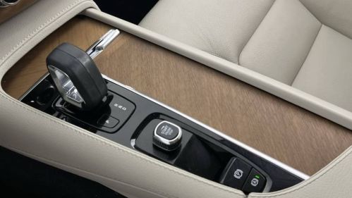 2022 Volvo XC90 - Images - 22